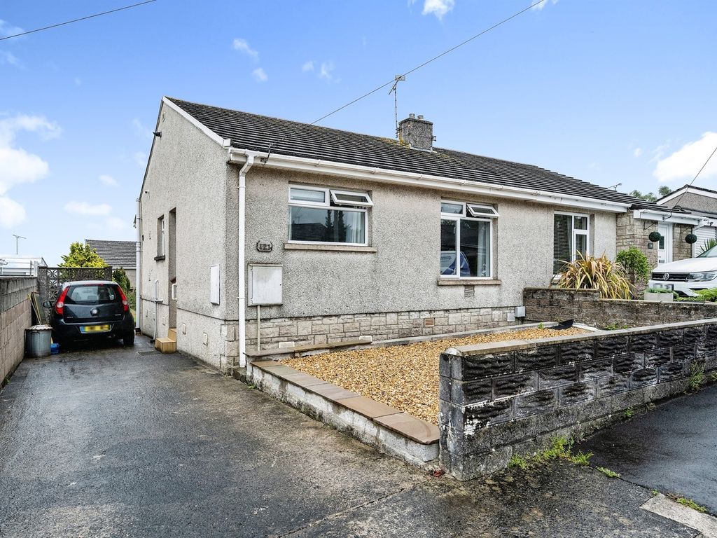 2 bed semidetached bungalow for sale in HeolYBardd, Bridgend CF31