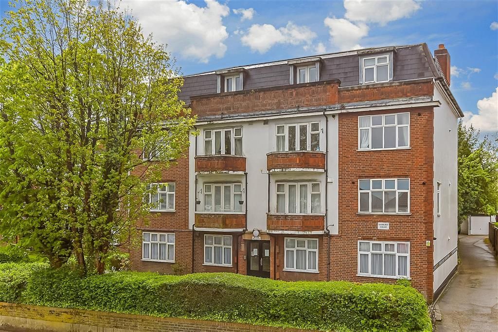 2 bed flat for sale in Carshalton Road, Sutton, Surrey SM1, £198,500