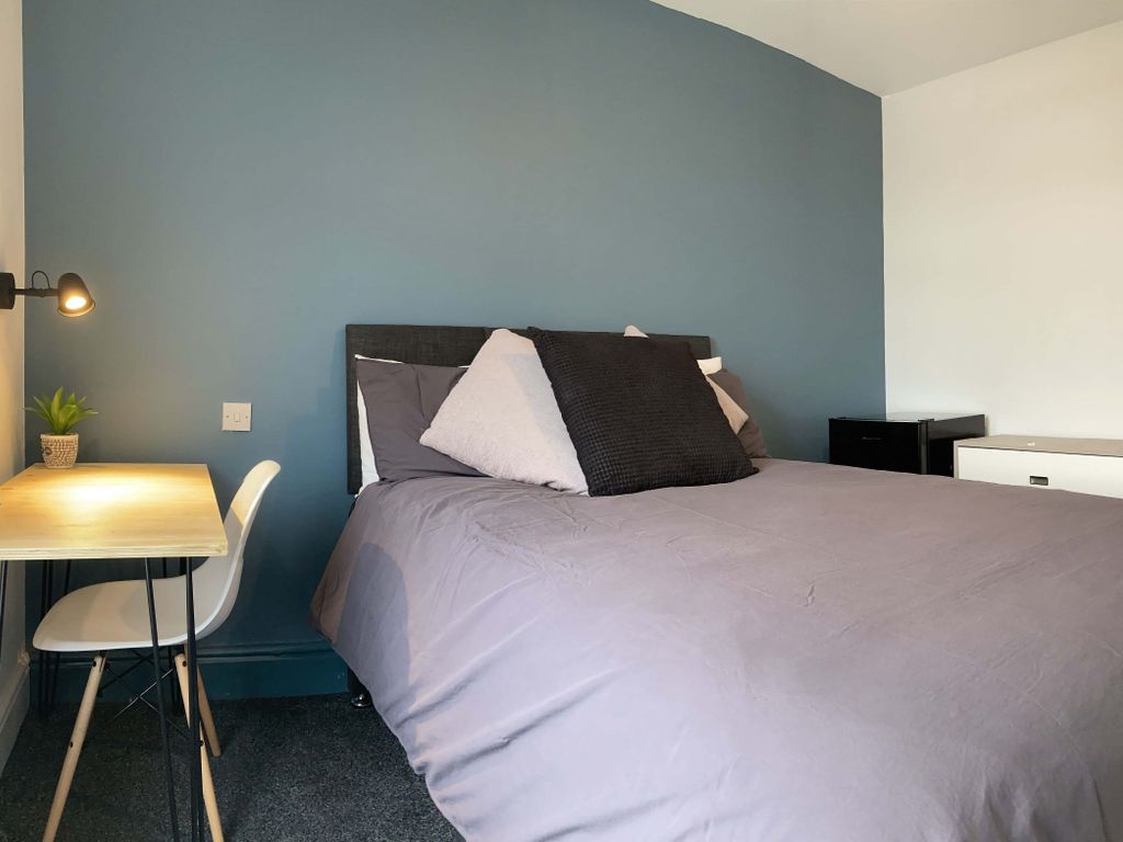 7 bed terraced house for sale in Deepdale Road, Preston PR1, £260,000