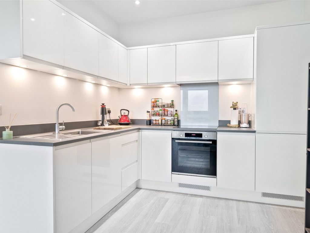 1 bed flat for sale in The Ring, Bracknell, Berkshire RG12, £200,000