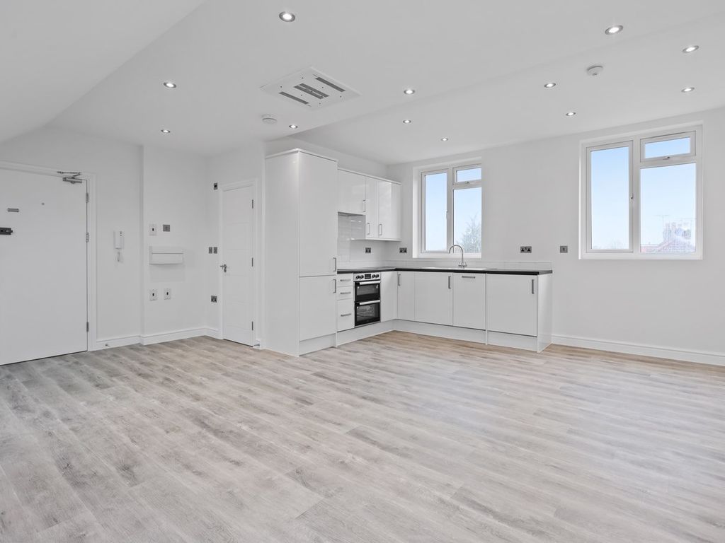 Studio for sale in Greenford Avenue, London W7, £250,000 Zoopla