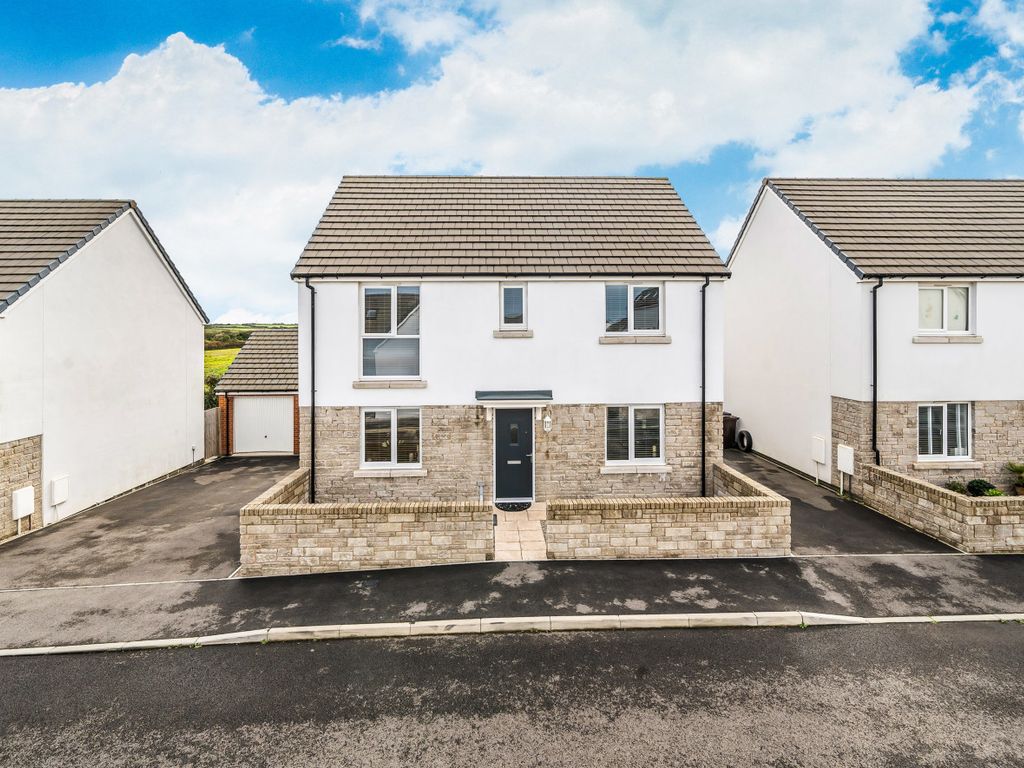 4 bed detached house for sale in Campion Way, Hayle, Cornwall TR27, £