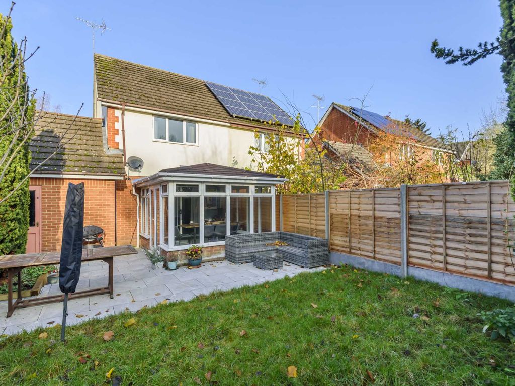 2 bed semidetached house for sale in Davy Close, Wokingham RG40 Zoopla