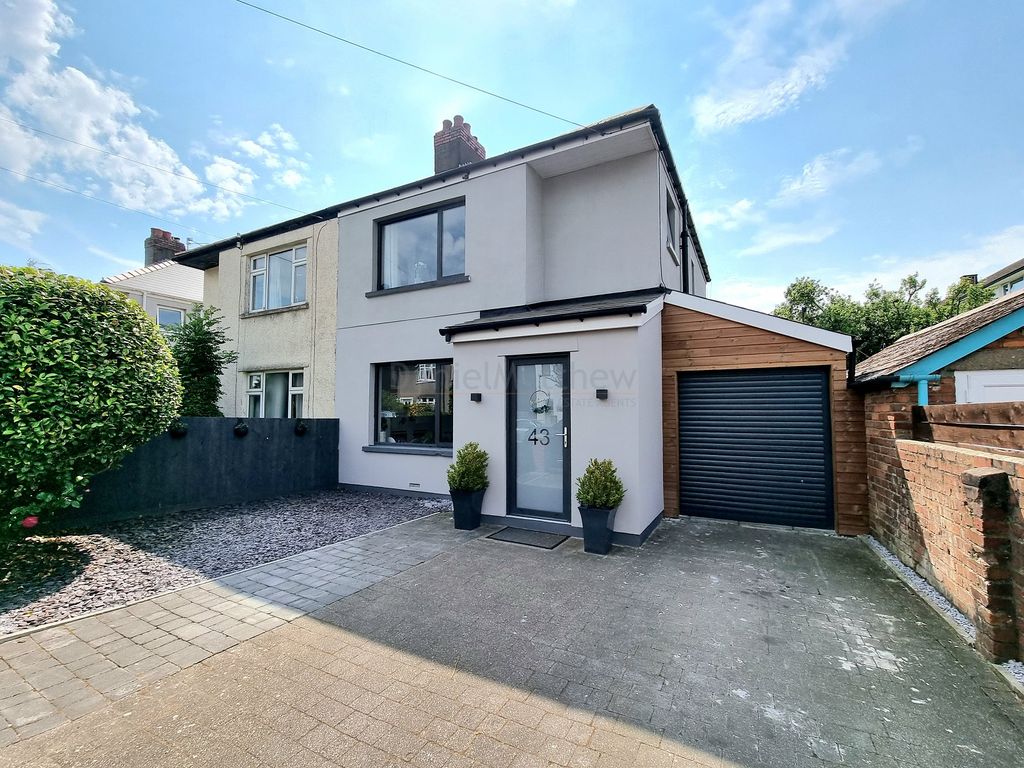 3 bed semidetached house for sale in Athelstan Road, Whitchurch