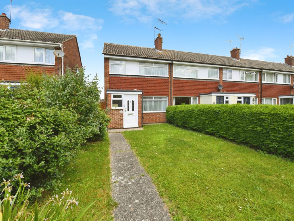 3 bed end terrace house for sale in Moss Path, Galleywood, Chelmsford, Essex CM2, £350,000 Zoopla