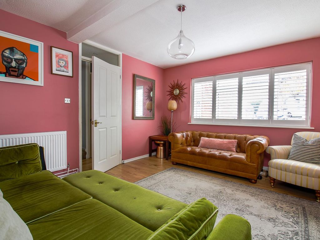 Violet Road, London E18  