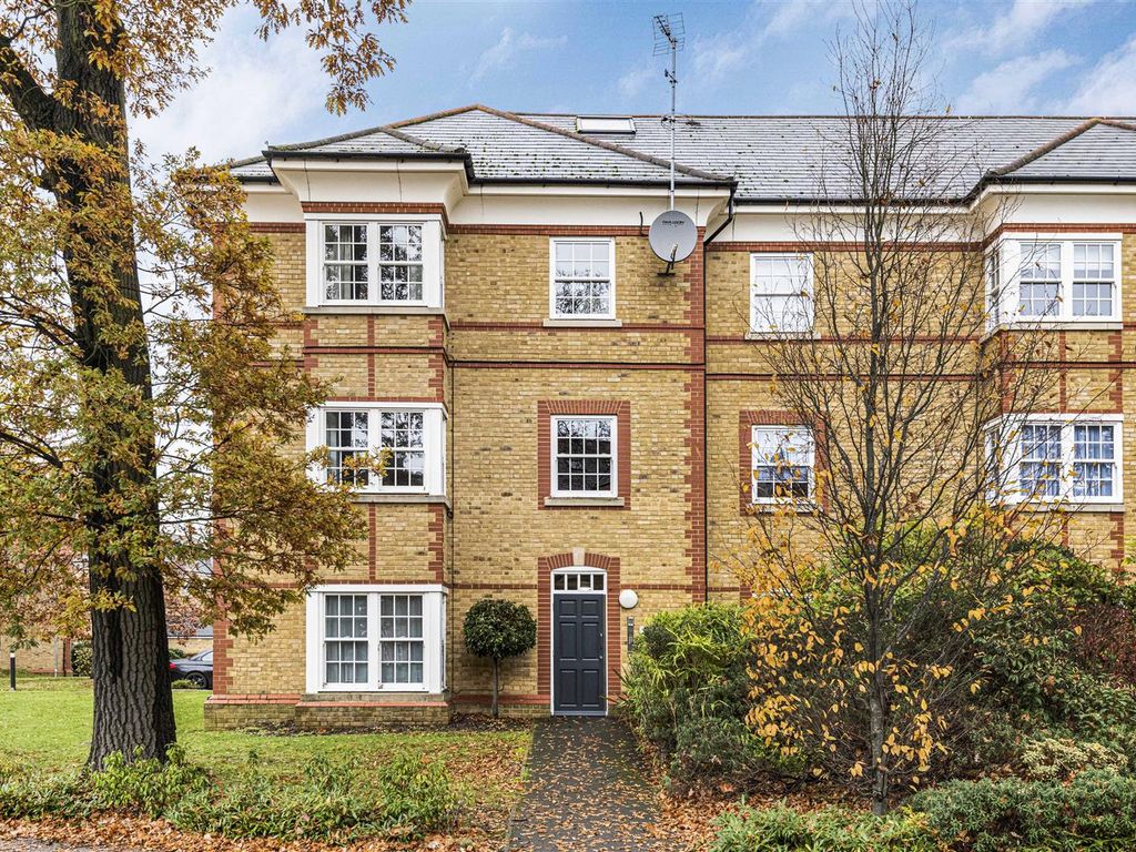 2 bed flat for sale in Blackwell Close, London N21, £340,000 Zoopla