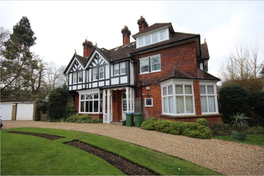 3 bed flat to rent in Portmore Park Road, Weybridge KT13 Zoopla