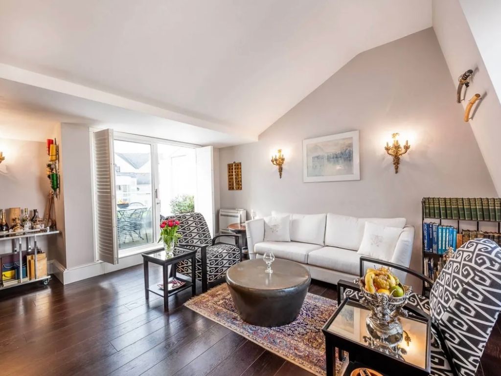 2 bed flat to rent in Carlyle Court Chelsea Harbour, London SW10, £