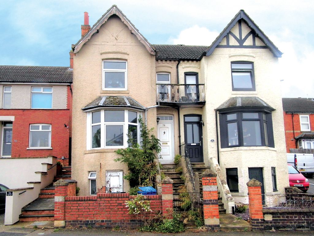 3 bed semidetached house for sale in Glendon Road, Rothwell, Kettering