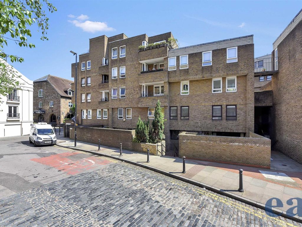 3 bed flat for sale in St Katharine's Way, South Quay Estate Plaza