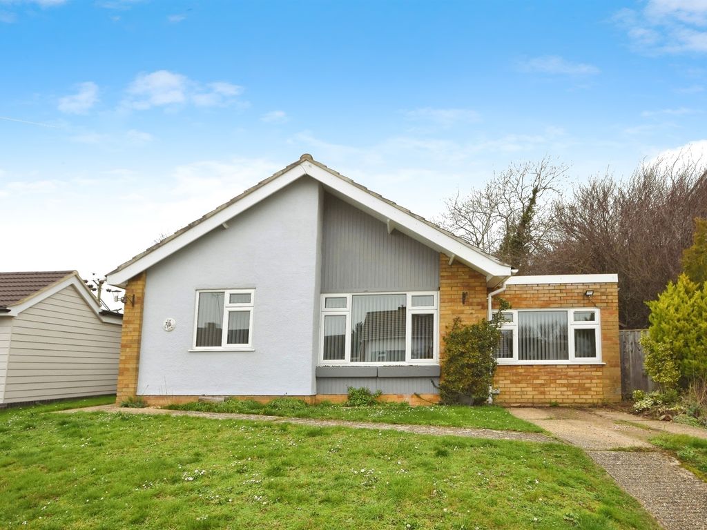 3 bed detached bungalow for sale in Hereward Way, Wethersfield