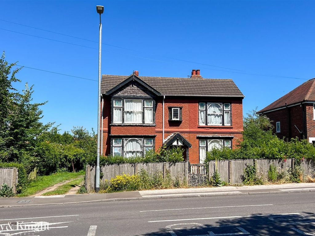 3 bed detached house for sale in Normanston Drive, Lowestoft NR32, £