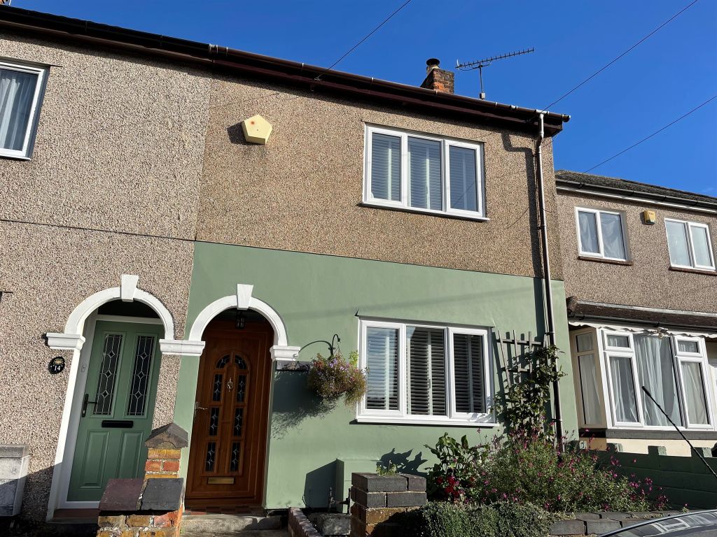 3 bed semidetached house for sale in St. Philips Road, Swindon SN2