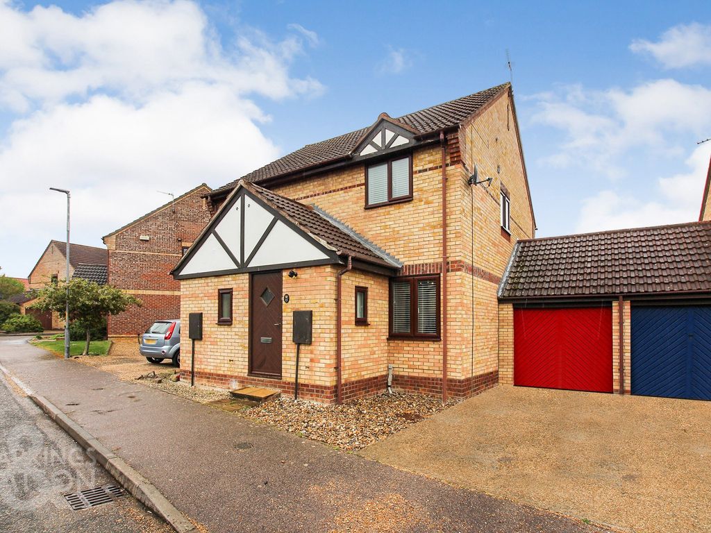 2 bed semidetached house for sale in Spruce Crescent, Poringland