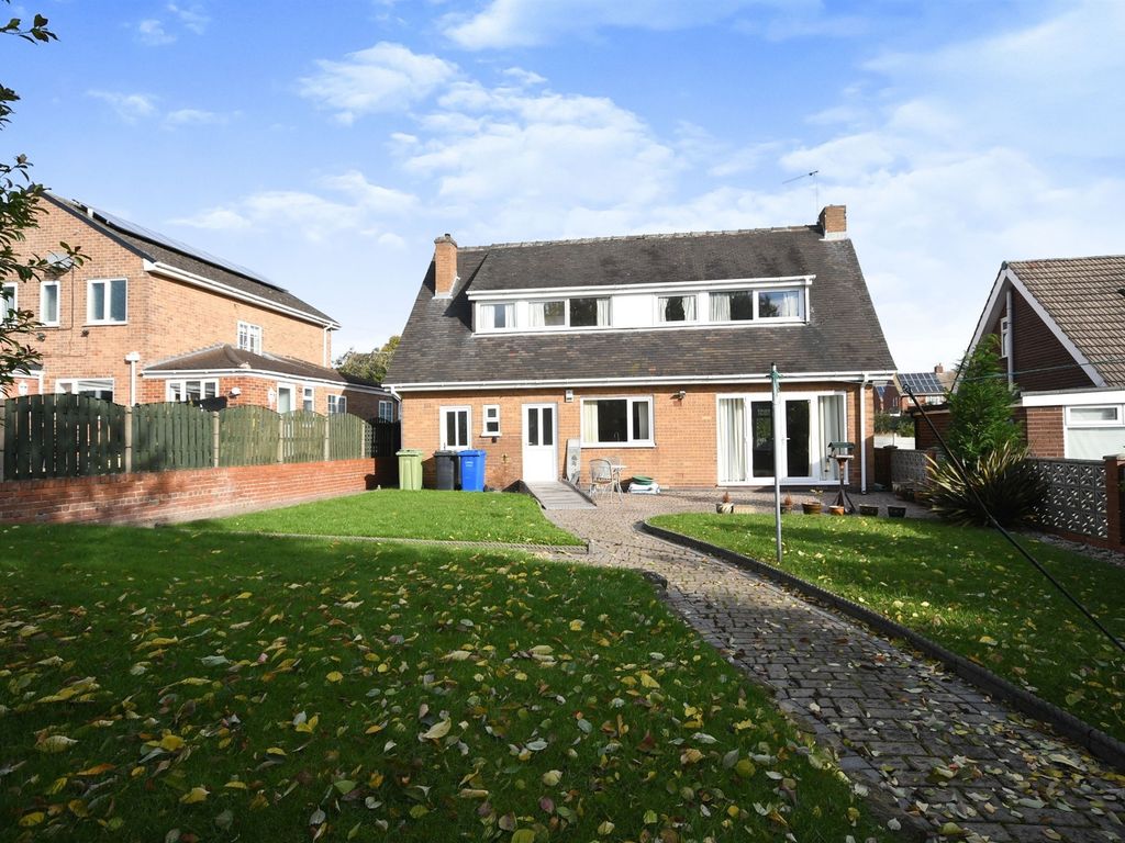 3 bed detached house for sale in Middlecroft Road South, Staveley