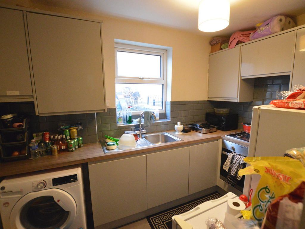 3 bed flat to rent in High Street, Walthamstow E17 Zoopla