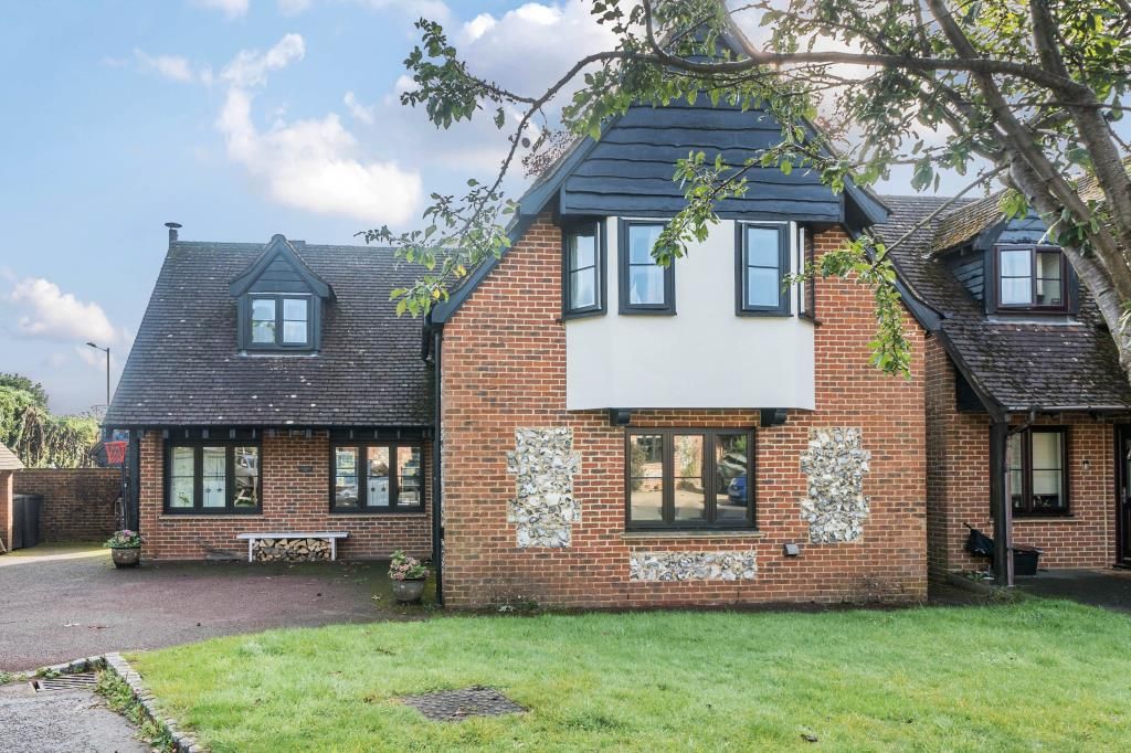 5 bed detached house for sale in High Buckinghamshire HP13, £