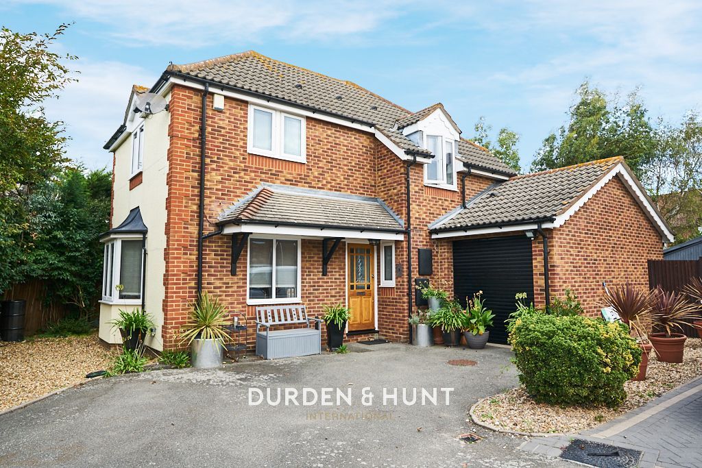 4 bed detached house for sale in Pett Close, Hornchurch RM11 Zoopla