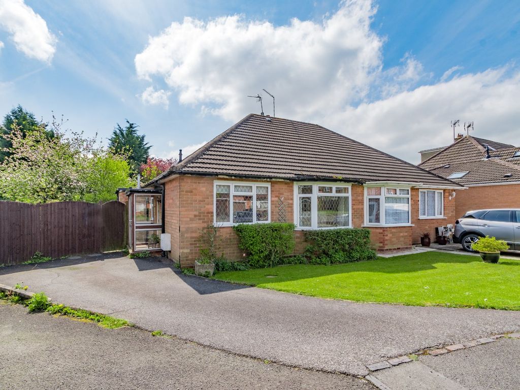 3 bed bungalow for sale in Rose Avenue, Alvechurch, Birmingham