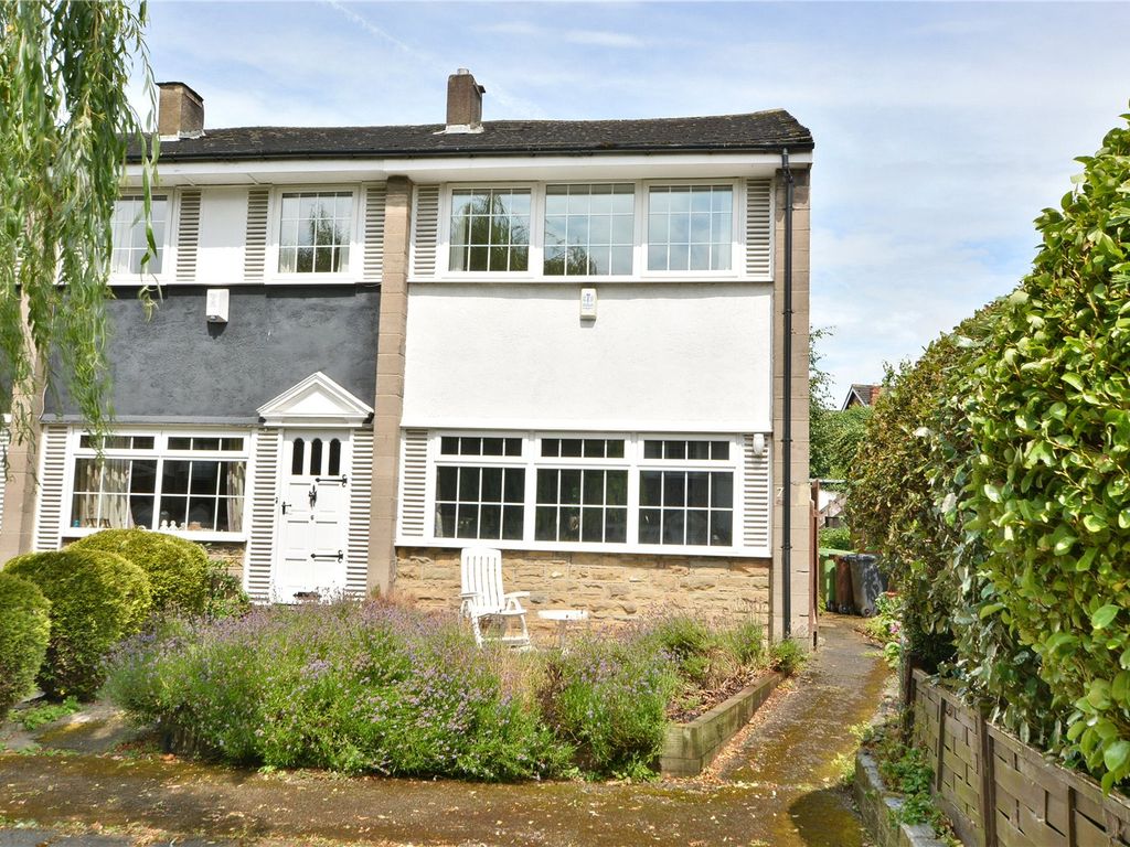 3 bed town house for sale in Quarrie Dene Court, Chapel Allerton, Leeds