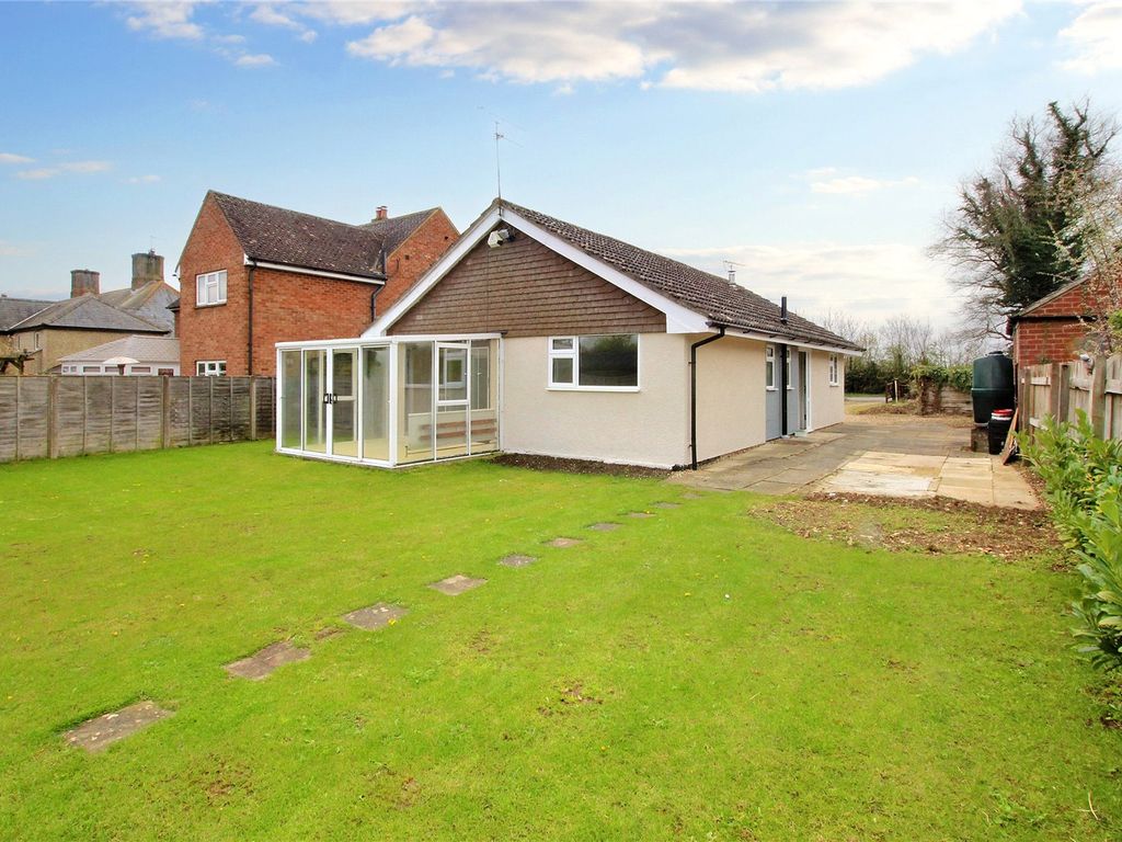 3 bed bungalow for sale in Brackley Road, Westbury, Brackley NN13, £