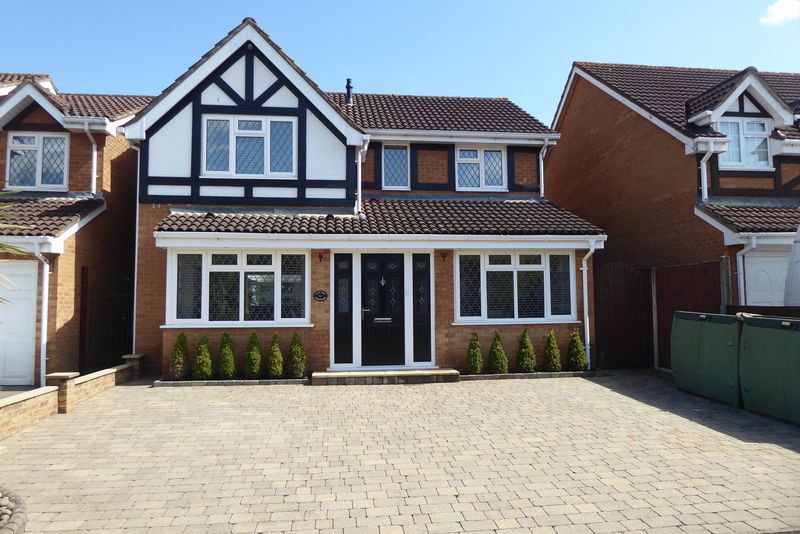 5 bed detached house to rent in Maplin Park, Langley, Slough SL3, £