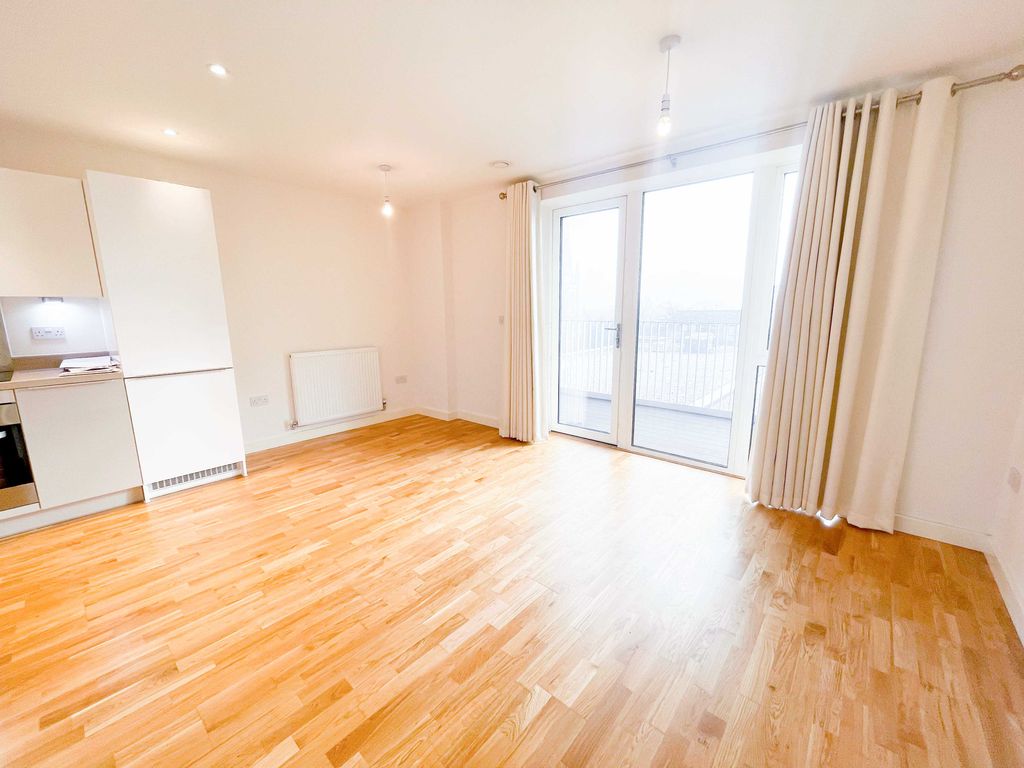 1 bed flat to rent in Windsor Road, Slough SL1, £1,300 pcm Zoopla