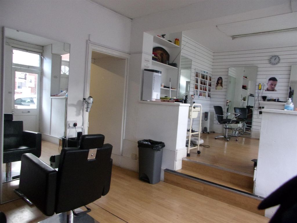 Hair Salons S8, Meersbrook, South Yorkshire