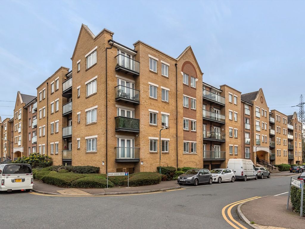 2 bed flat to rent in Black Eagle Drive, Northfleet, Gravesend DA11