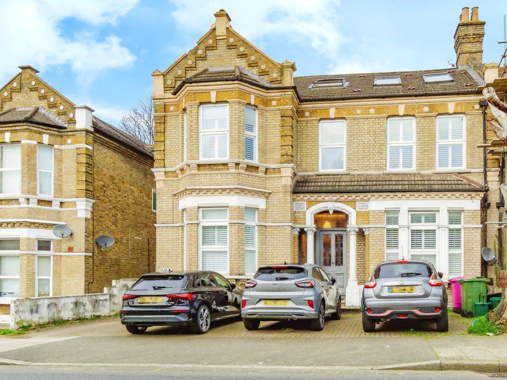 2 bed flat for sale in Manor Road, Beckenham BR3, £385,000 Zoopla