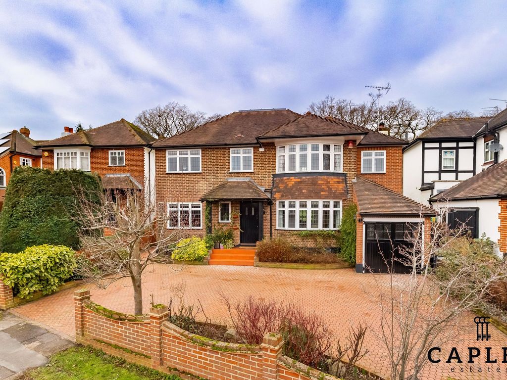 4 bed detached house for sale in Broadfield Way, Buckhurst Hill IG9, £