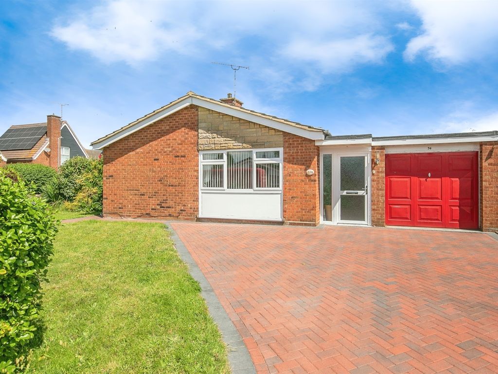 3 bed bungalow for sale in Sandringham Close, Ipswich IP2, £425,000