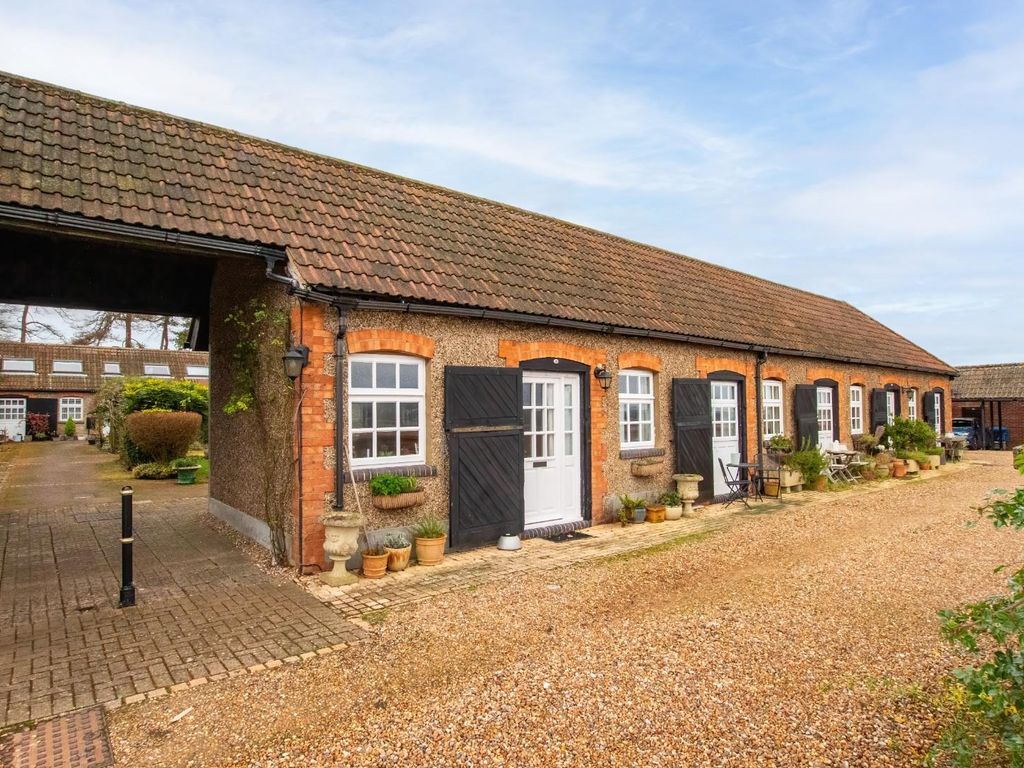 2 bed barn conversion for sale in Mentmore Court, Howell Hill Close