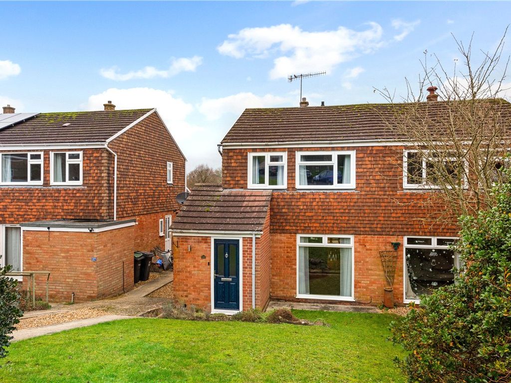3 bed semidetached house to rent in Ducks Meadow, Marlborough