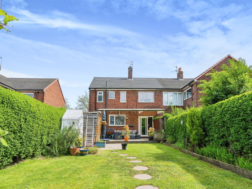 3 bed semidetached house for sale in Calve Croft Road, Manchester