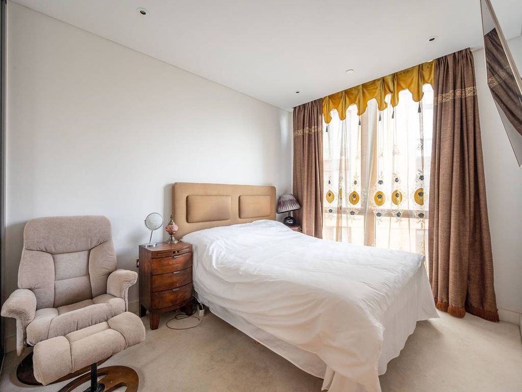 1 bed flat to rent in Upper Richmond Road, East Putney, London SW15