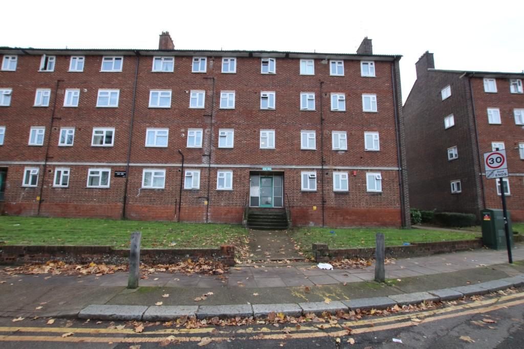 2 bed flat to rent in Woolwich Church Street, London SE18, £1,595 pcm