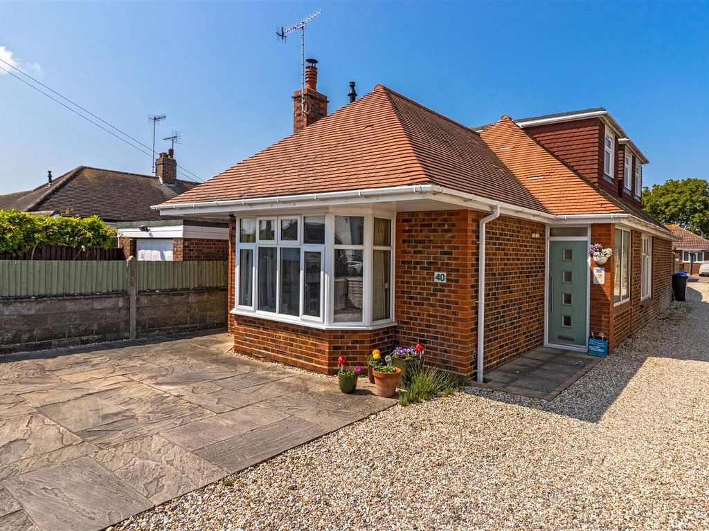 4 bed detached bungalow for sale in Salvington Gardens, Worthing BN13