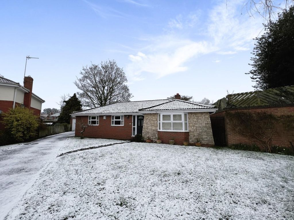 3 bed detached bungalow to rent in Beech Grove, Nafferton, Driffield