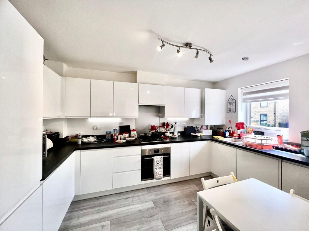 5 bed terraced house to rent in Sutton Road, Harrow HA2 Zoopla