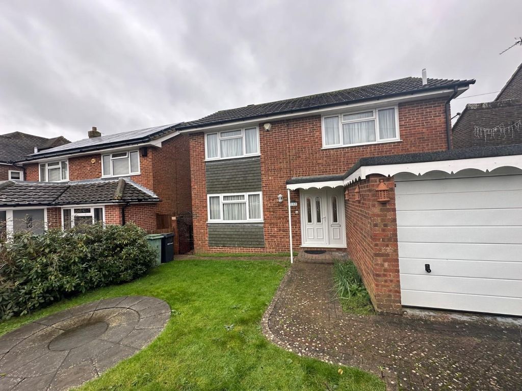 3 bed detached house to rent in Salts Avenue, Loose, Maidstone ME15, £