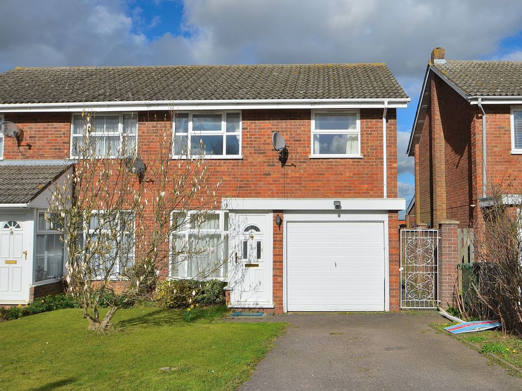 3 bed semidetached house to rent in Partridge Piece, Cranfield MK43