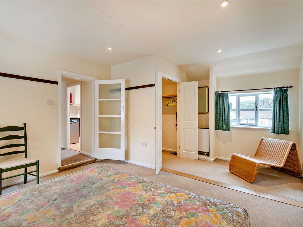 2 bed flat to rent in King Street, Knutsford, Cheshire WA16, £800 pcm