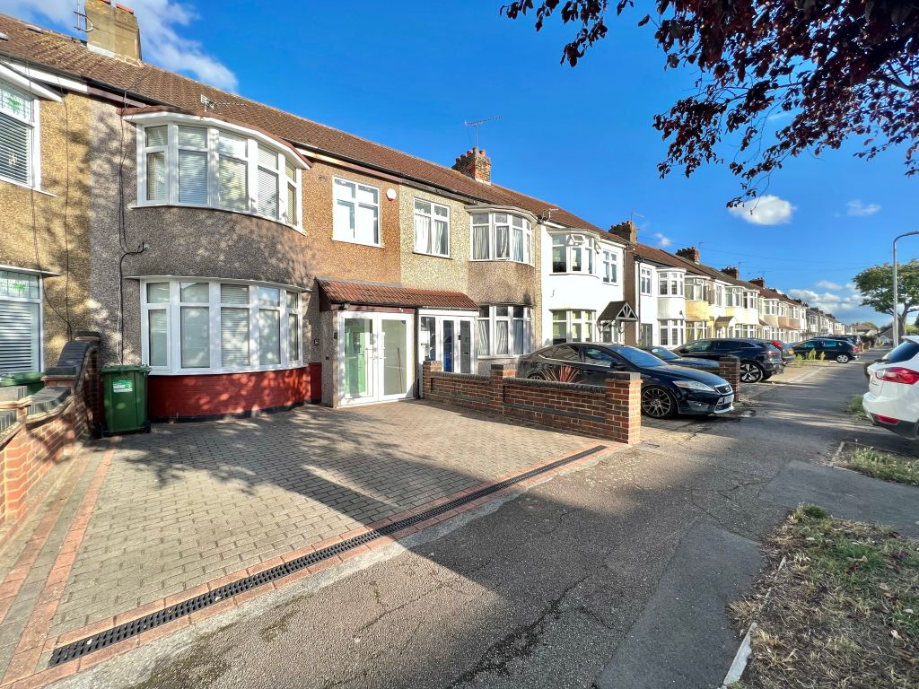 3 bed terraced house to rent in Grenfell Avenue, Hornchurch RM12, £2,150 pcm Zoopla