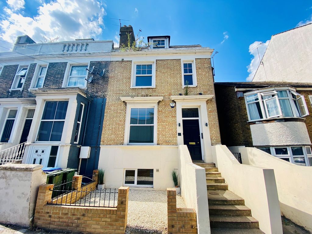 1 bed flat to rent in Station Street, Sittingbourne ME10 Zoopla