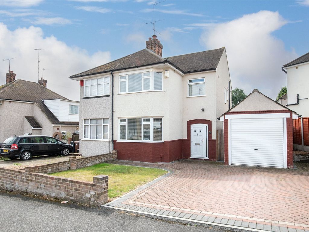 3 bed semidetached house for sale in Thomas Drive, Gravesend, Kent