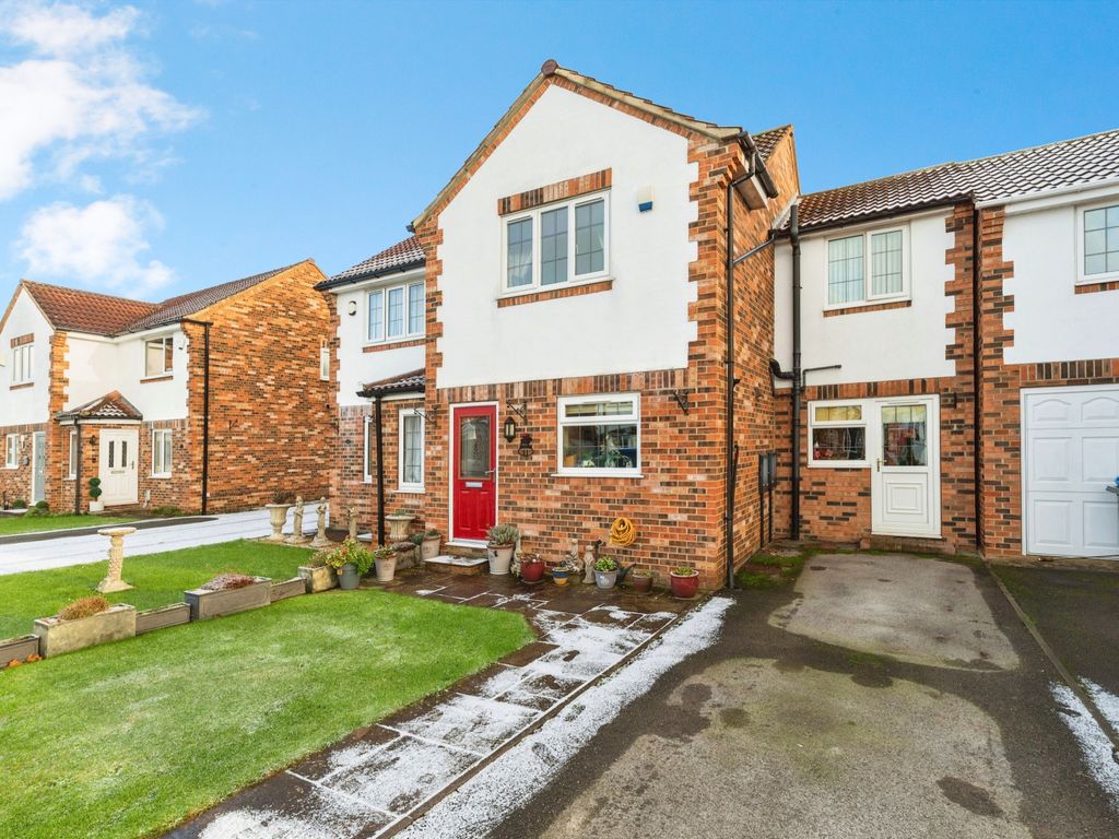 3 Bed Semi Detached House For Sale In Bransdale Avenue Romanby Northallerton Dl7 £270 000
