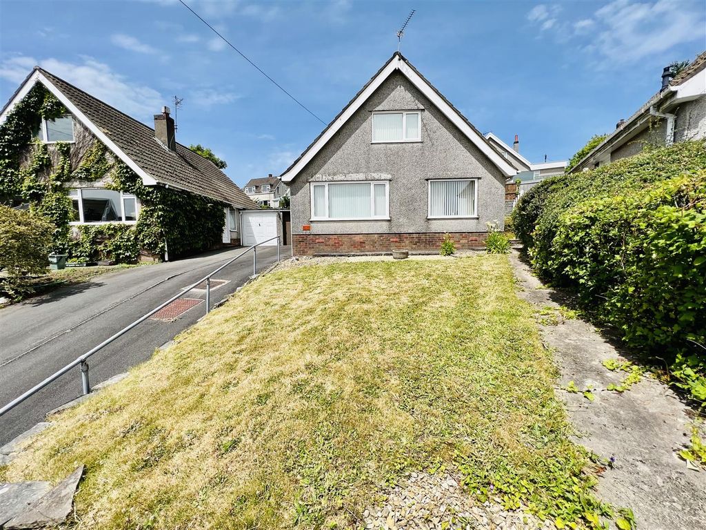 3 bed detached bungalow for sale in Keats Grove, Killay, Swansea SA2, £