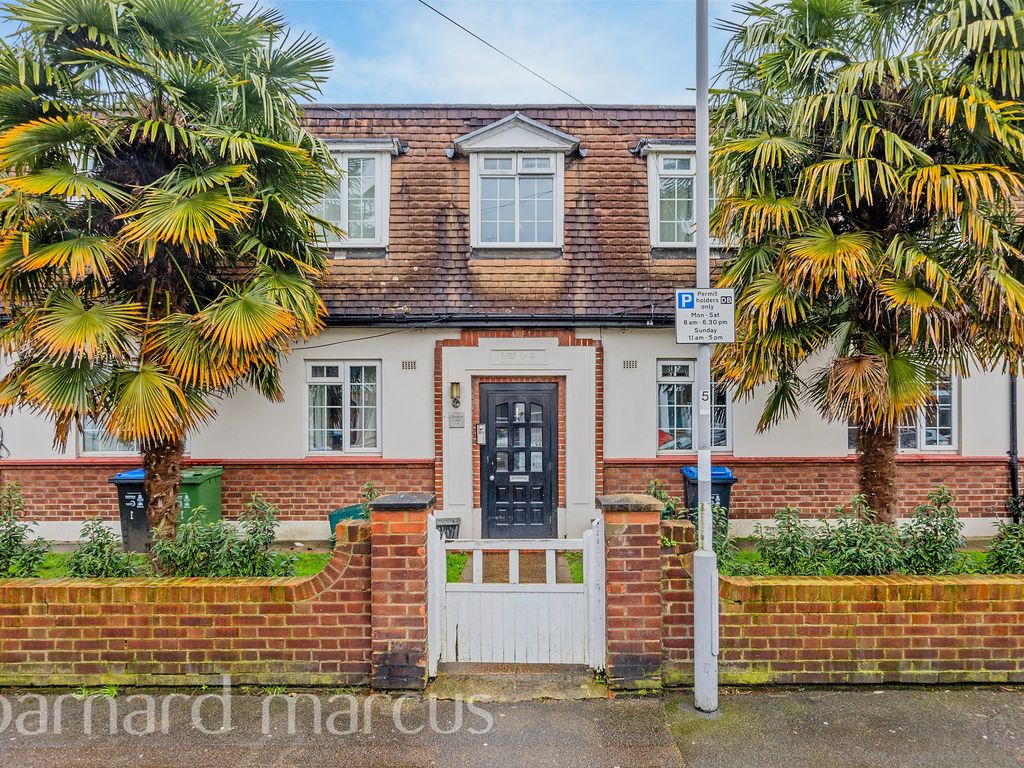 2 bed flat for sale in Beresford Road, New Malden KT3, £325,000 Zoopla